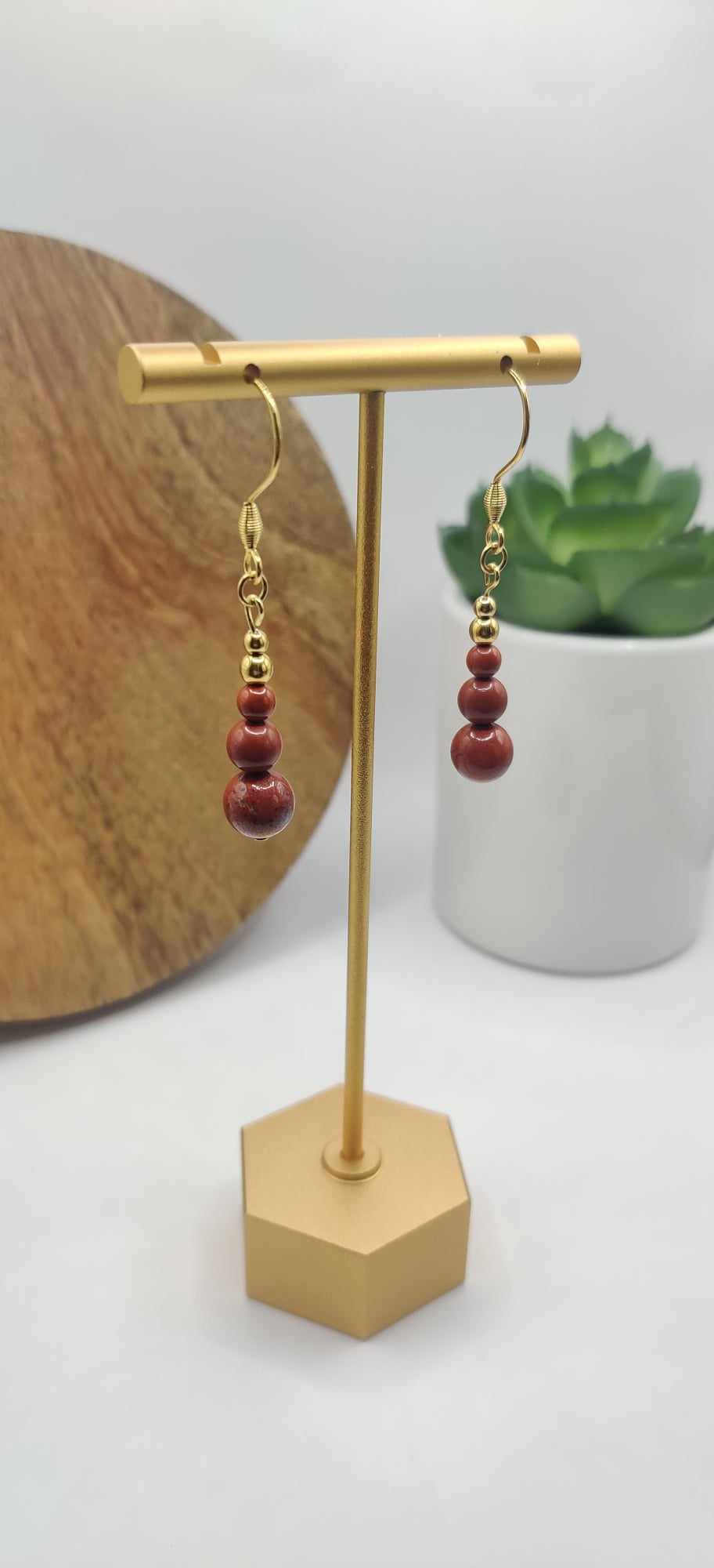 Boucles d'oreilles perles dorées & jaspe rouge
