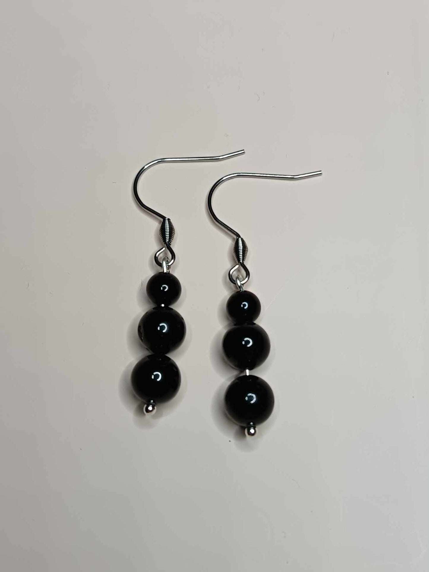 Boucles d'oreilles argentées & trio d'onyx noir