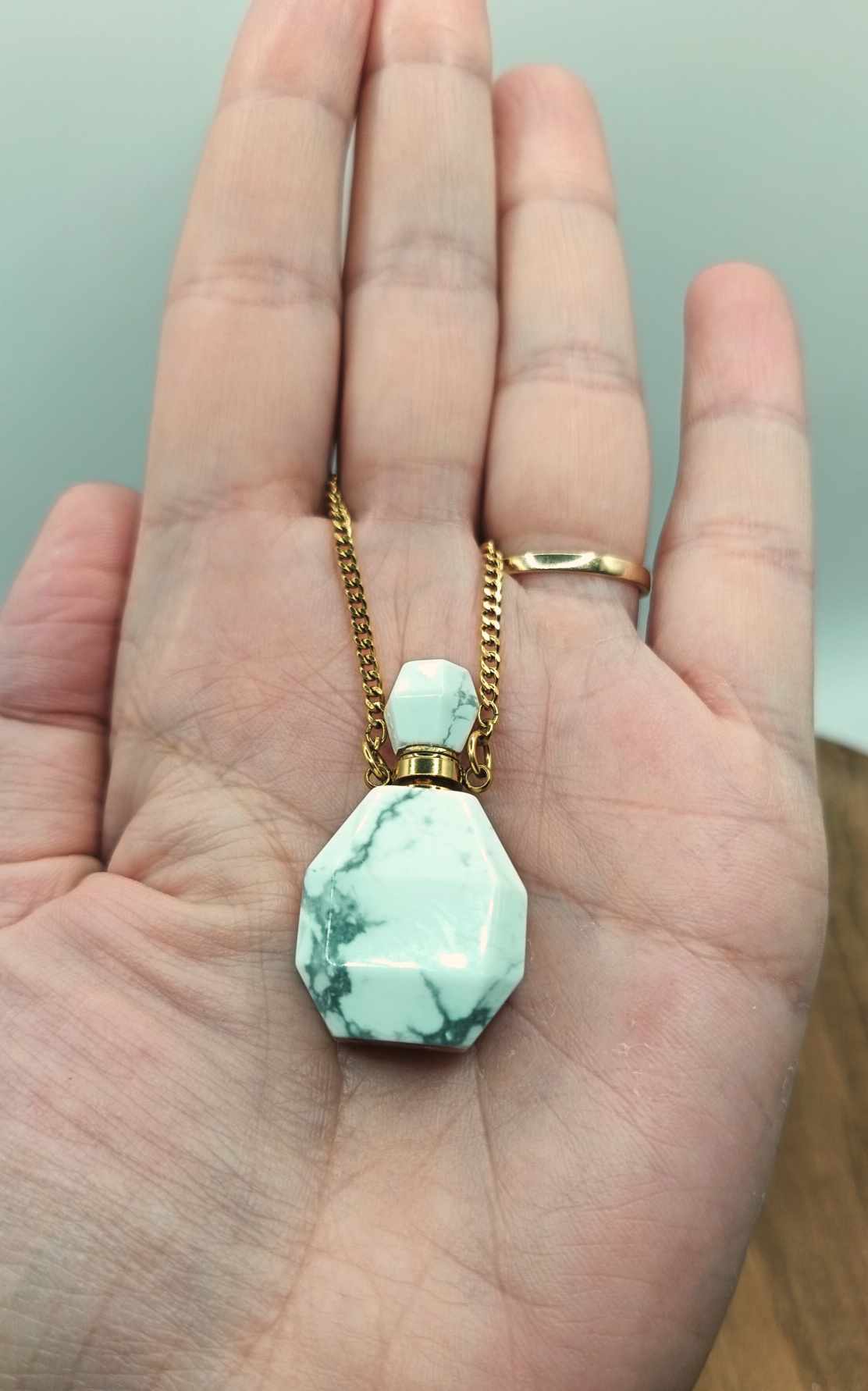 Collier fiole de parfum & Howlite