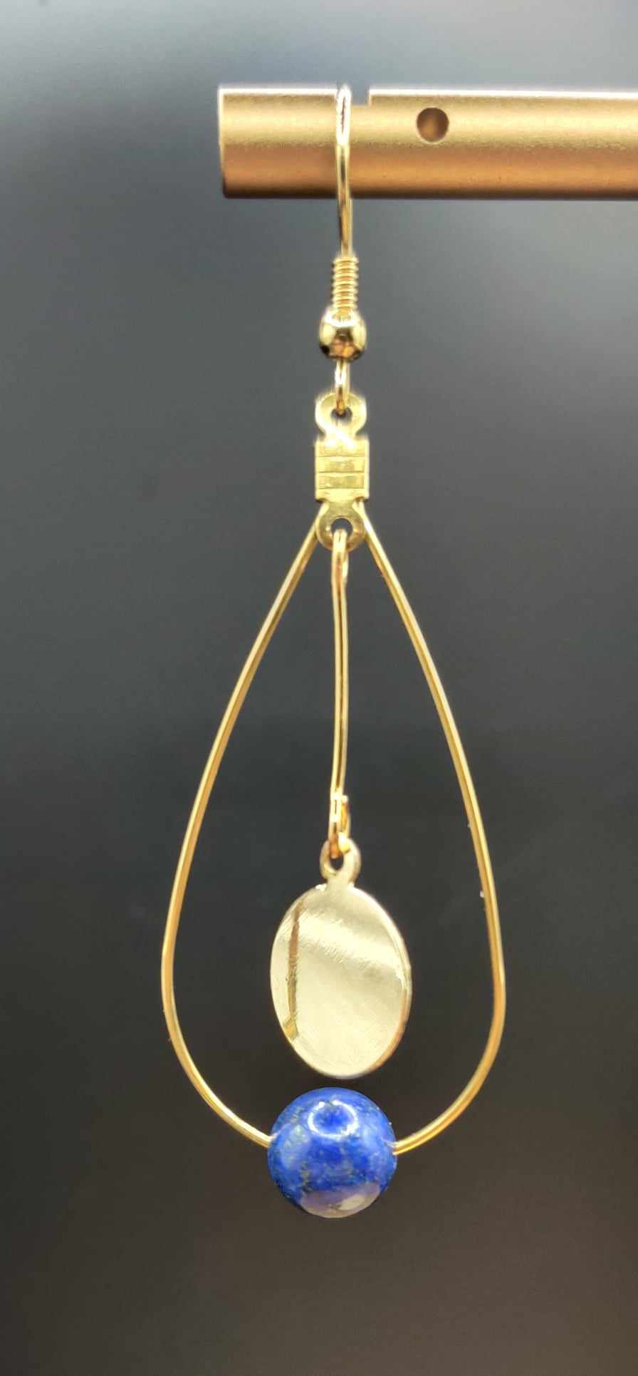 Boucles d'oreilles gouttes dorées & Lapis Lazuli