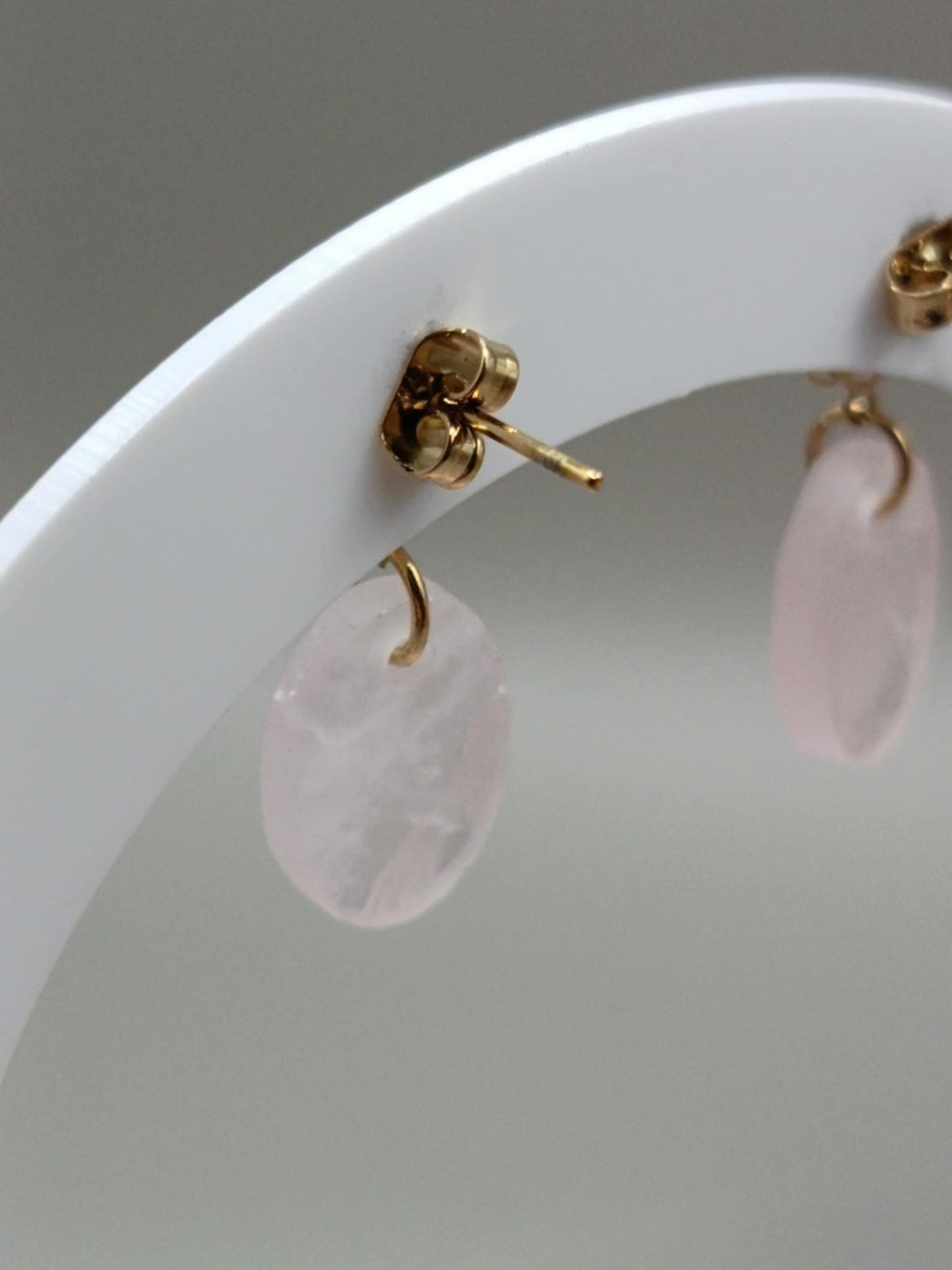 Clous d'oreilles dorés & Quartz rose