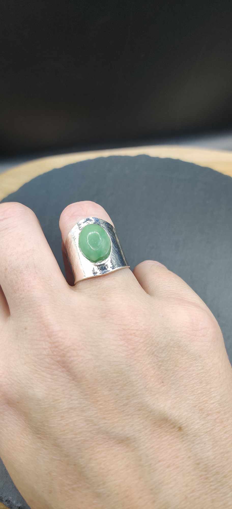 Bague martelée et sa pierre au choix