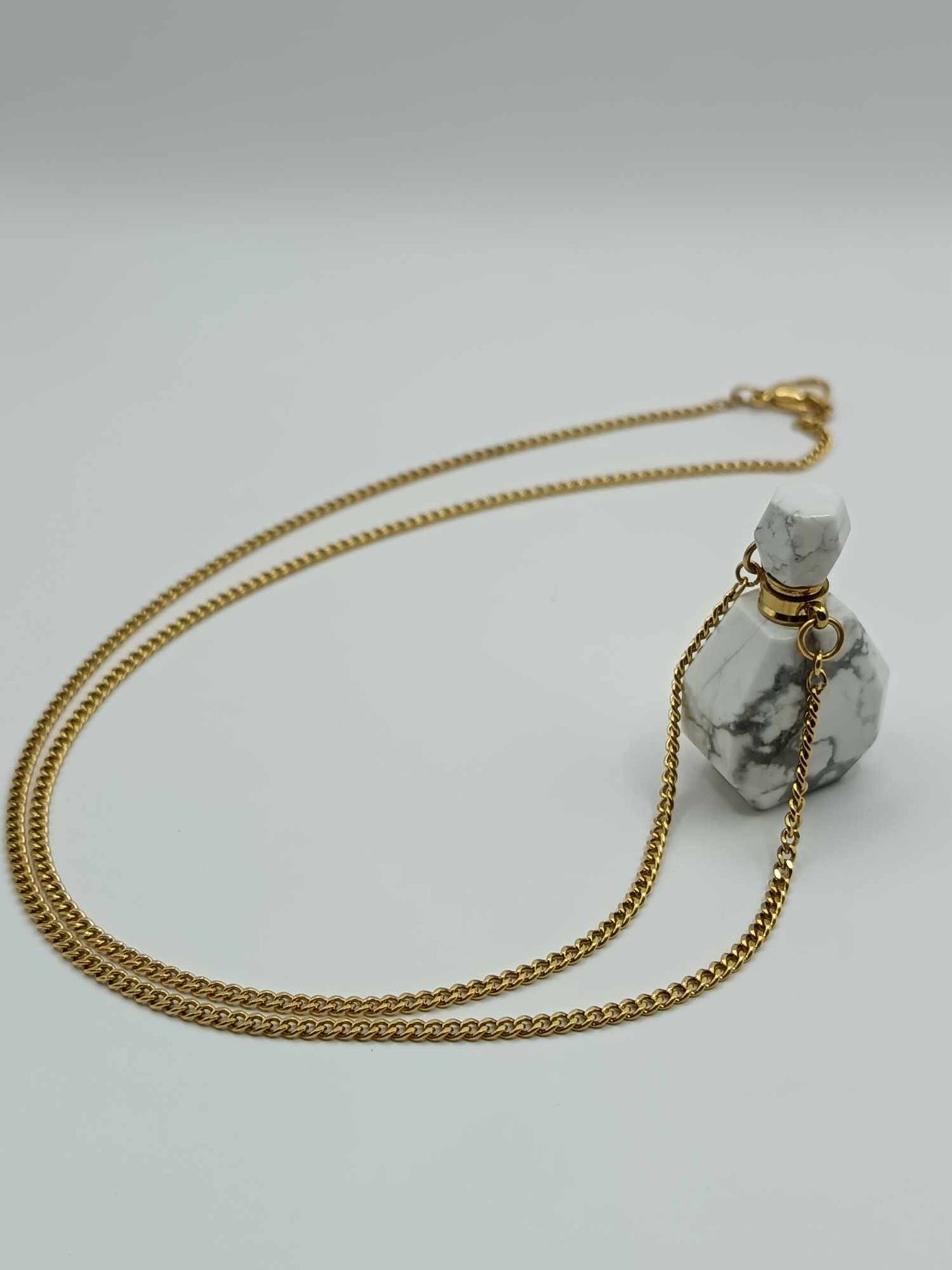 Collier fiole de parfum & Howlite
