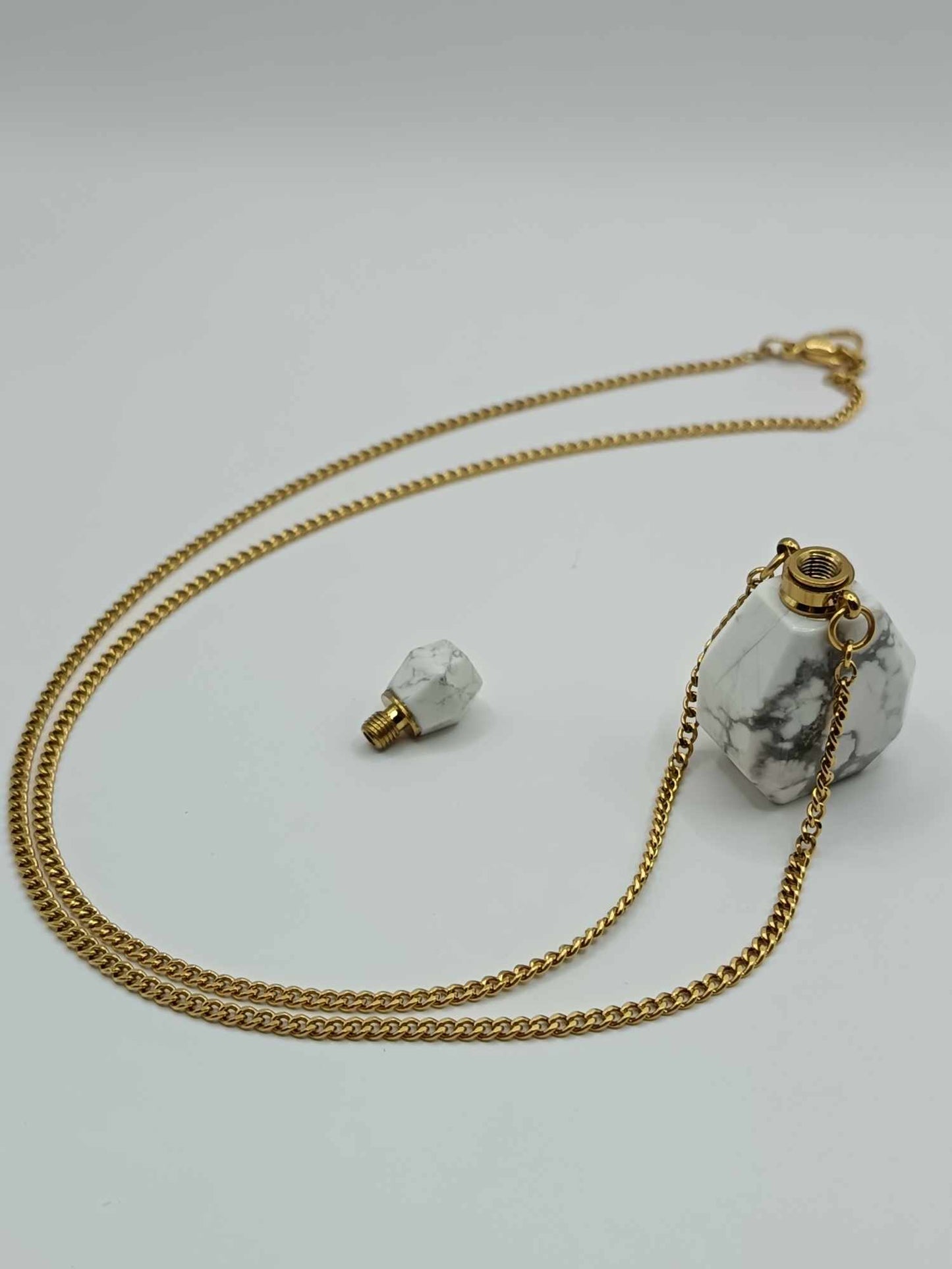 Collier fiole de parfum & Howlite