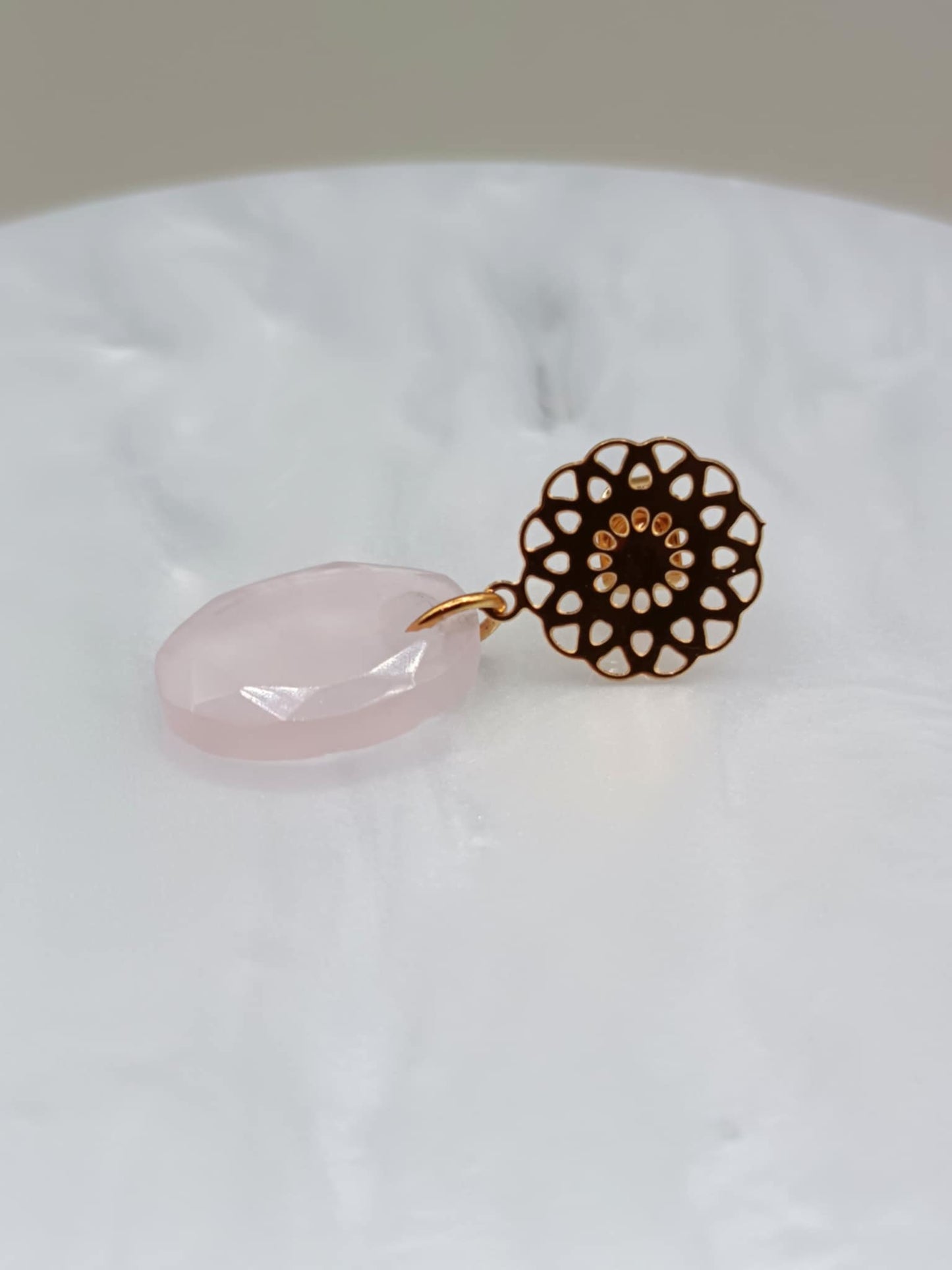 Clous d'oreilles dorés & Quartz rose