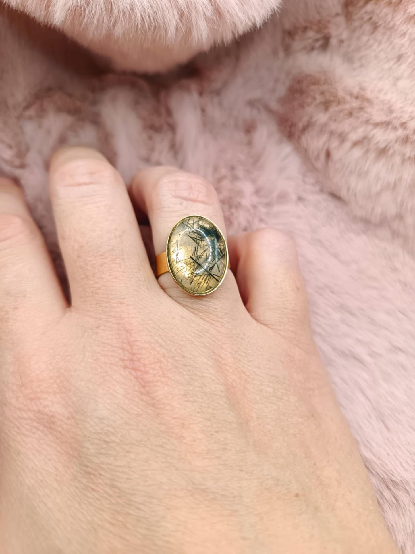 Bague dorée & quartz rutilé inclusion de tourmaline