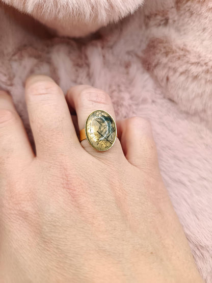 Bague dorée & quartz rutilé inclusion de tourmaline