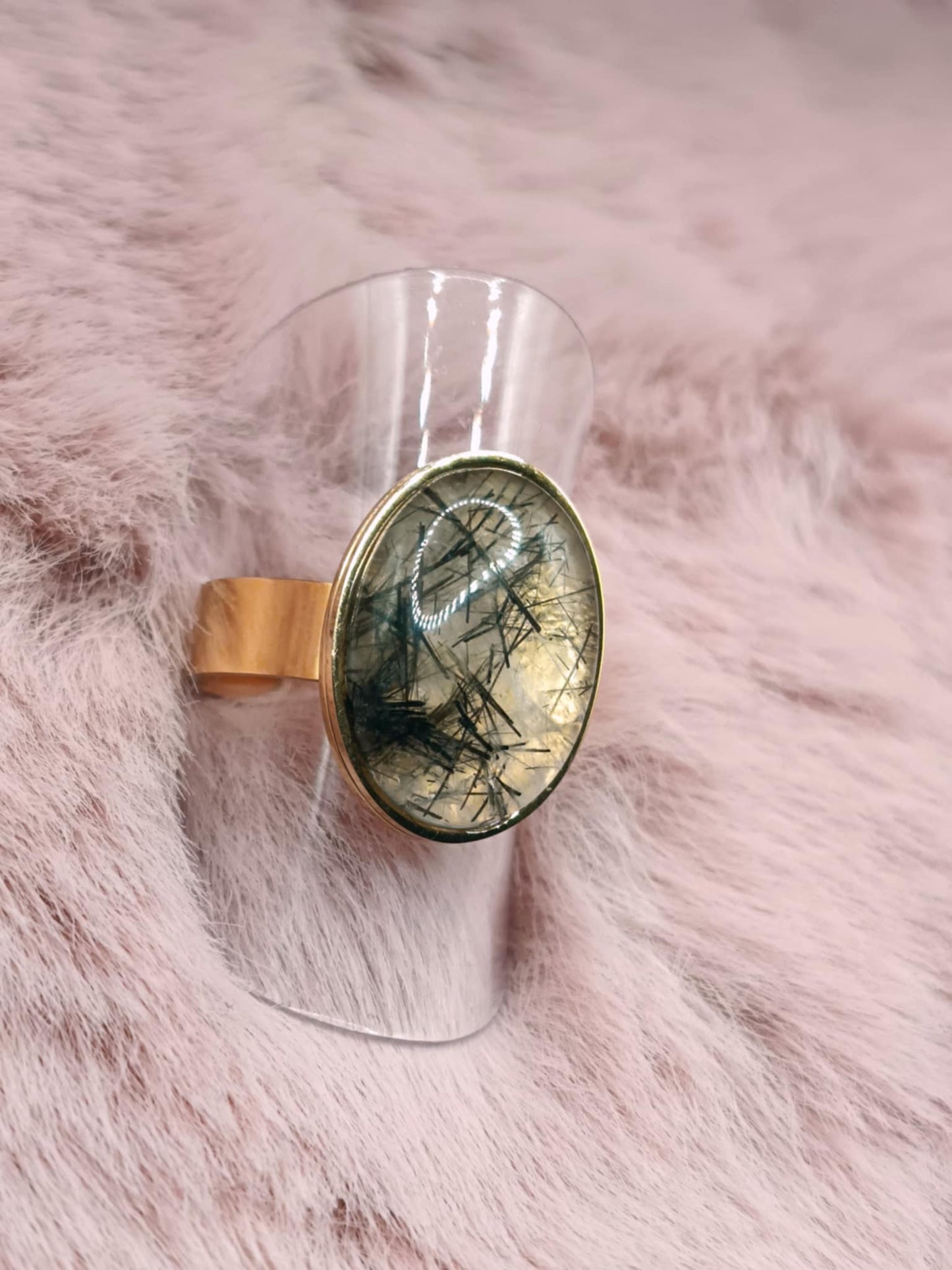 Bague dorée & quartz rutilé inclusion de tourmaline