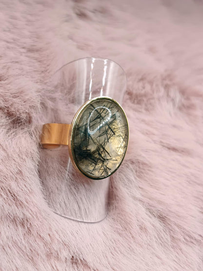 Bague dorée & quartz rutilé inclusion de tourmaline