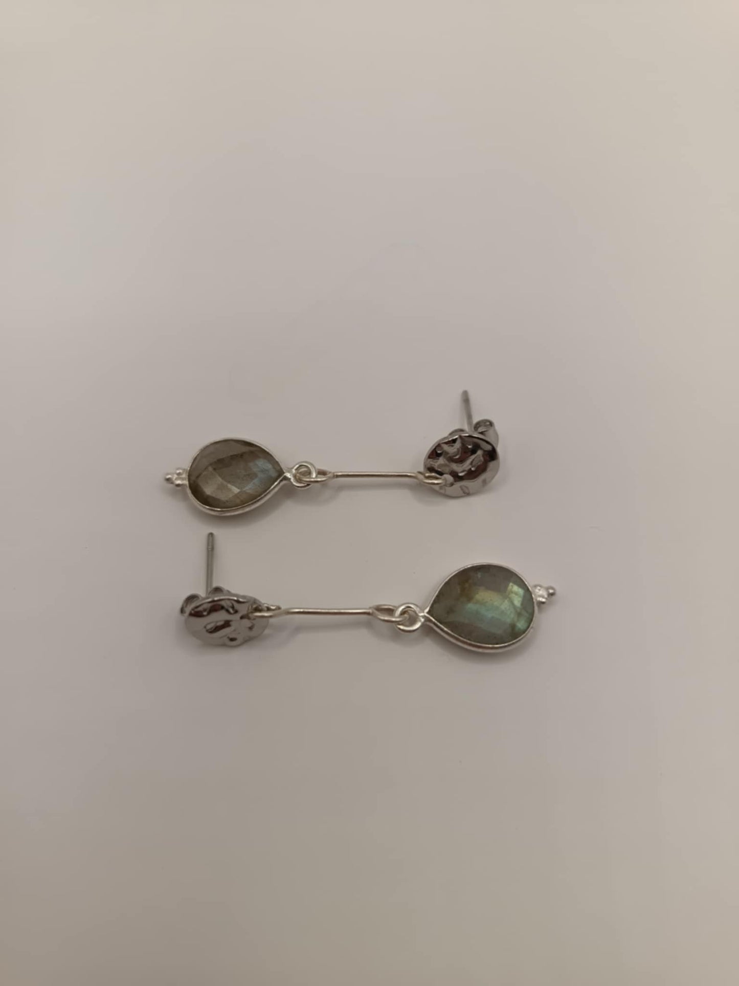 Clous d'oreilles martelés et Labradorite