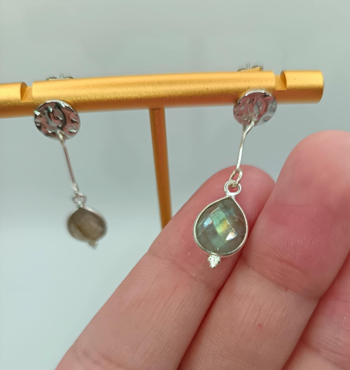 Clous d'oreilles martelés et Labradorite