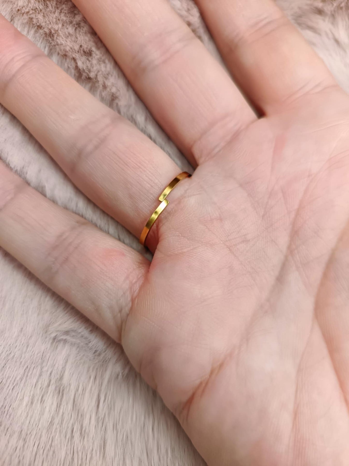 Bague fine points dorés & Lapis lazuli