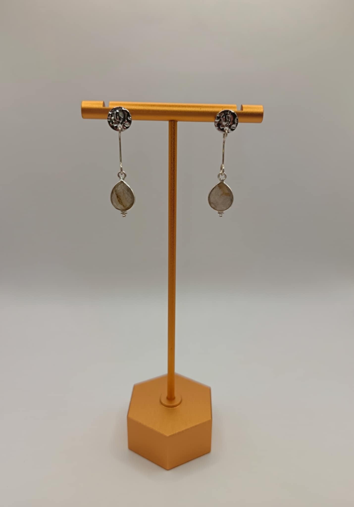 Clous d'oreilles martelés et Labradorite