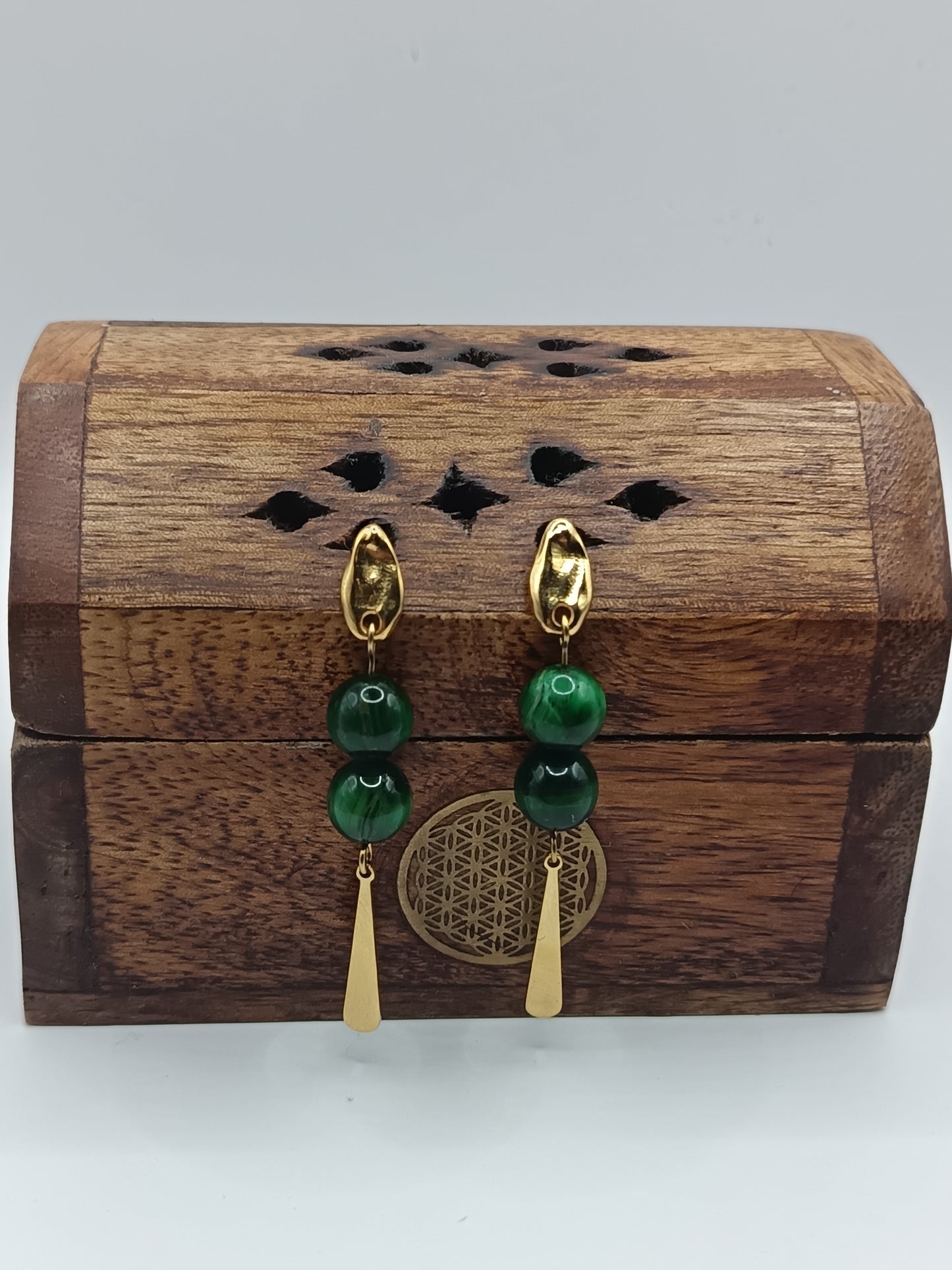 Clous d'oreilles gouttes martelées et Malachite